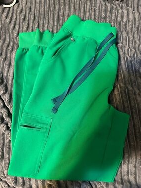 Figs Women's everGreen Jogger small petite high waisted Zamora